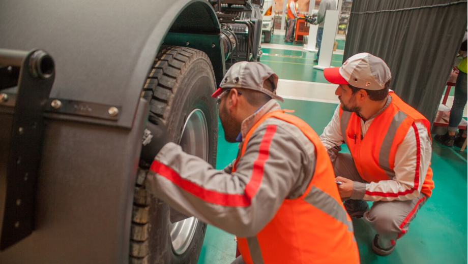Vías con camiones y buses seguros en campaña de talleres PracoDidacol